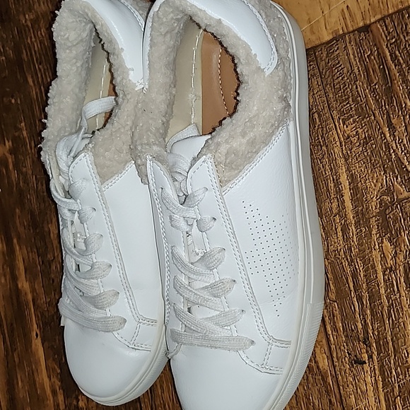 Universal Thread white fuax fur trim sneakers - Picture 5 of 7